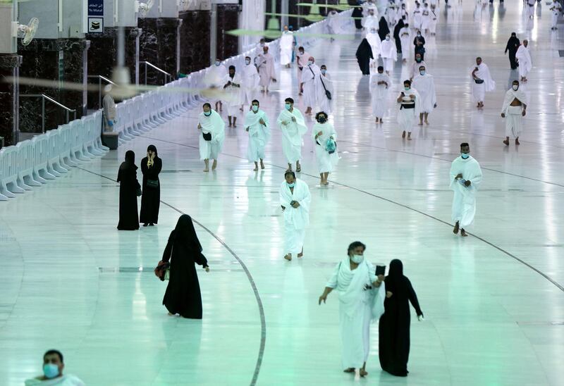 Saudis and foreign residents arrive to circumambulate (Tawaf) the Kaaba in the Grand Mosque complex in the holy city of Makkah as authorities partially resume the year-round Umrah for a limited number of pilgrims amid extensive health precautions after a seven-month coronavirus hiatus. / AFP