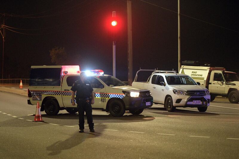 epa07624208 Police at a crime scene on the intersection of McMinn Street and Stuart Highway in Darwin, Northern Territory, Australia, 04 June 2019. According to media reports quoting the police, up to five people were killed after a shooting at a Darwin city hotel on 04 June night. A suspected gunman has been arrested, media added.  EPA/MICHAEL FRANCHI  AUSTRALIA AND NEW ZEALAND OUT