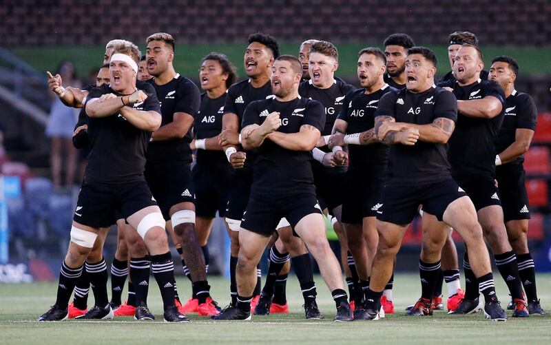 epa08847913 The All Blacks players perform the Haka before the Tri Nations rugby match between the Argentina Pumas and New Zealand All Blacks at McDonald Jones Stadium in Newcastle, Australia, 28 November 2020.  EPA/DARREN PATEMAN AUSTRALIA AND NEW ZEALAND OUT