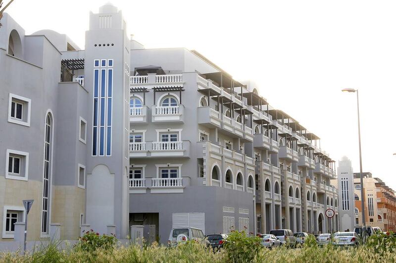 JUMEIRAH VILLAGE APARTMENTS: Q4 2015-Q1 2016 down 4%. Q1 2015-Q1 2016 down 2%. Studio - between Dh40,000 and Dh50,000. 1BR - between Dh55,000 and Dh85,000. 2BR - between Dh75,000 and Dh125,000. 3BR - between Dh125,000 and Dh150,000. Jeffrey E Biteng / The National