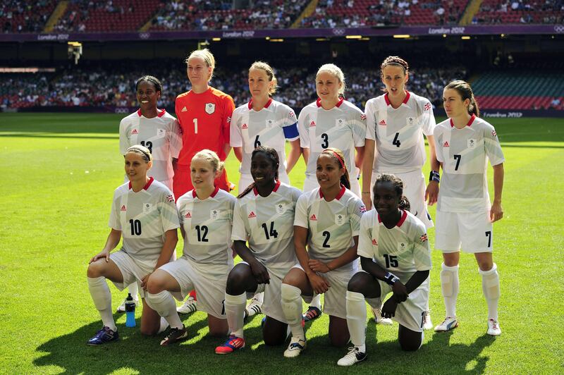 Great Britain's women football team (From top L-R) Ifeoma Dieke, Karen Bardsley, Casey Stoney, Stephanie Houghton, Jill Scott, Karen Carney, Kelly Smith, Kim Little, Anita Asante, Alex Scott and Eniola Aluko pose for a group picture before the start of their London 2012 Olympic Games women's football match against New Zealand at the Millennium Stadium in Cardiff, Wales, on July 25, 2012. Great Britain won the match 1-0. AFP PHOTO / GLYN KIRK
 *** Local Caption ***  062051-01-08.jpg
