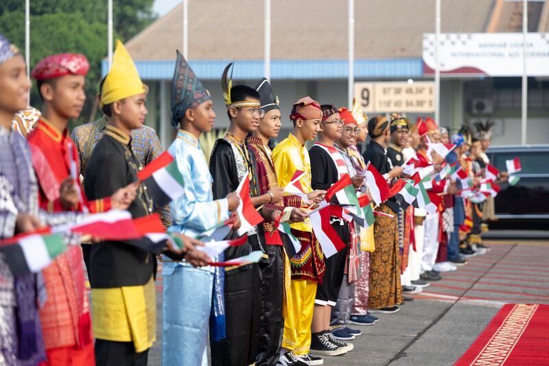 Indonesians welcome Sheikh Mohamed to Bali. 