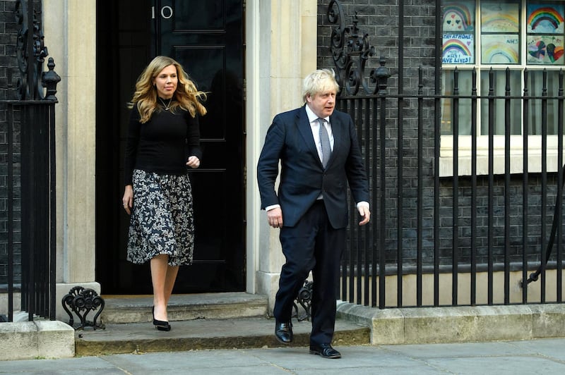 LONDON, UNITED KINGDOM - MAY 14: Britain's Prime Minister Boris Johnson and his partner Carrie Symonds stand outside the door of number 10 Downing Street as they thank the key workers who are working during the current lockdown on May 14, 2020 in London, United Kingdom. Following the success of  the "Clap for Our Carers" campaign, members of the public are being encouraged to applaud NHS staff and other key workers from their homes at 8pm every Thursday. The Coronavirus (COVID-19) pandemic has infected over 4 million people across the world, claiming at least  33,614 lives in the U.K. (Photo by Leon Neal/Getty Images)