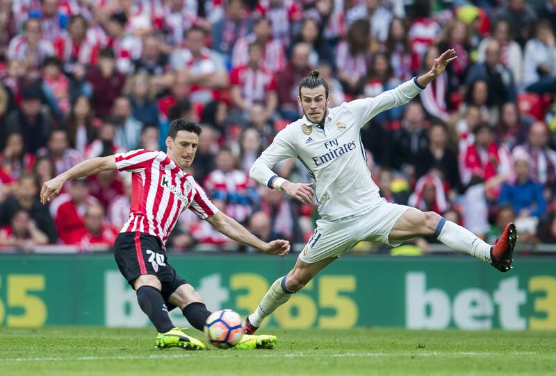 Gareth Bale of Real Madrid competes for the ball with Aritz Aduriz of Athletic Bilbao during the Primera Liga match at San Mames on March 18, 2017 in Bilbao, Spain. Real Madrid won the match 2-1. Juan Manuel Serrano Arce / Getty Images