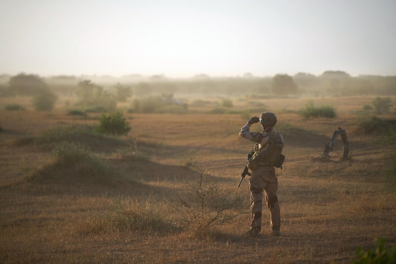 A soldier from the French Army monitors a rural area during the Bourgou IV operation in northern Burkina Faso, along the border with Mali and Niger, on November 10, 2019. - This is the first time that the French Army, the national armies and the multinational force of the G5 Sahel (Mali, Burkina Faso, Niger, Mauritania and Chad) have officially worked together in the field.
The mission of the 1,400 soldiers of this Bourgou IV operation (including 600 of the 4,500 French soldiers of the Barkhane force): to restore authority in a remote area where no army has set foot in more than a year, leaving the field open to jihadists. (Photo by MICHELE CATTANI / AFP)