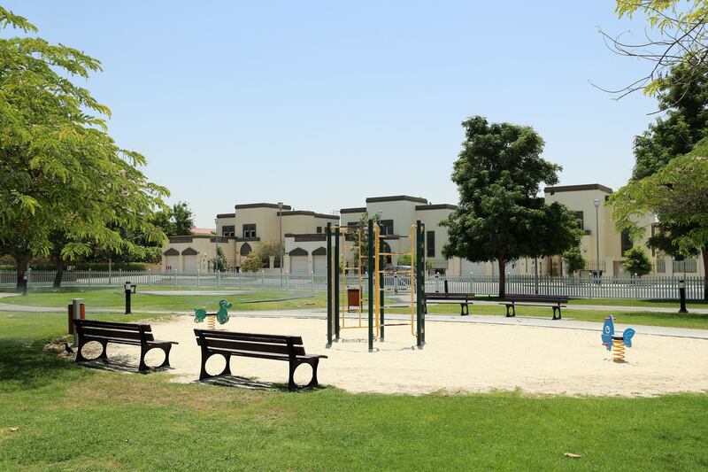 Jumeirah Park offers plenty of green spaces. 