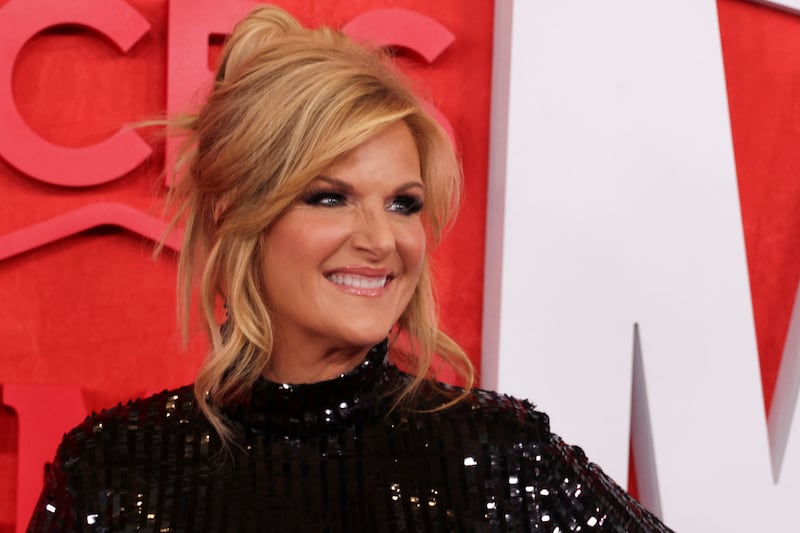 Trisha Yearwood joined the all-black brigade at the annual country music awards ceremony. Reuters