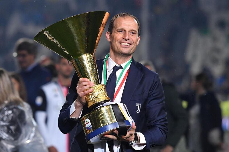 epa07586055 Juventus head coach Massimiliano Allegri celebrates with the Serie A title trophy at the end of the Italian Serie A soccer match Juventus FC vs Atalanta BC at the Allianz Stadium in Turin, Italy, 19 May 2019.  EPA/ALESSANDRO DI MARCO