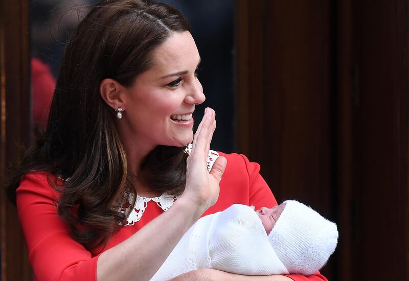 Britain's Catherine, Duchess of Cambridge holds her newborn son outside the Lindo Wing at St. Mary's Hospital  in Paddington, London, Britain, 23 April 2018. (EPA/ANDY RAIN)