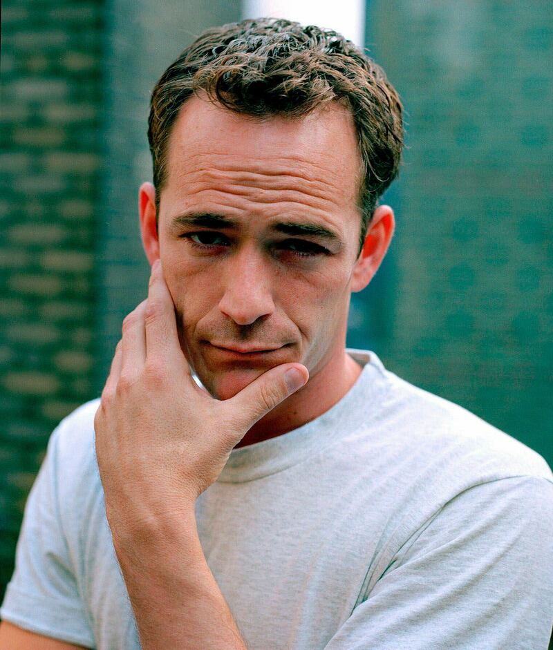 In this June 29, 2001 file photo, actor Luke Perry poses during an interview in New York. Photo: AP