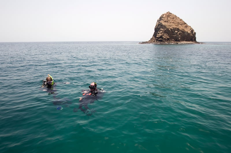 Fujairah, May 20, 2012 --  Divers prepare their equipment before submerging for an open water dive at Dibba Rock in Fujairah, May 20, 2012. (Photo by: Sarah Dea/The National) FOR weathering it summer series story by Zaineb