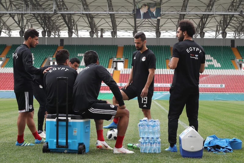 Egypt's forward Mohamed Salah, right, talks with teammates during training. Karim Jaafar / AFP