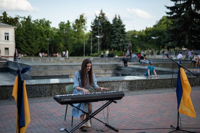 A street musician plays the piano to raise money for the Ukrainian army in Sumy, Ukraine. Getty