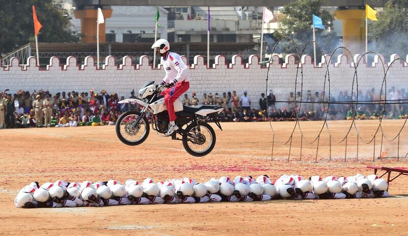 Shwetha Ashwas of the Indian Military Police performs stunts during Republic Day celebrations in Bangalore on January 26, 2018. Manjunath Kiran / AFP