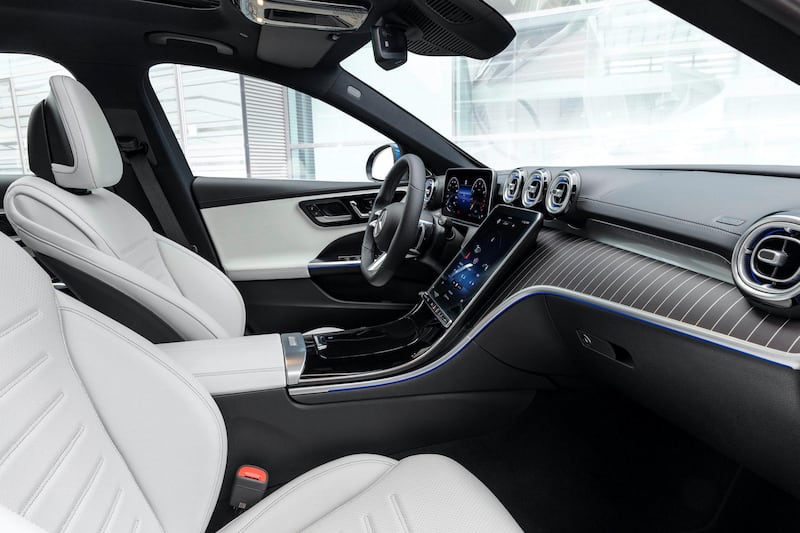 Mercedes-Benz C-Klasse T-Modell, 2021, Spektralblau, Leder zweifarbig Nevagrau/Schwarz. Interieur 

Mercedes-Benz C-Class Estate, 2021, spectral blue, neva grey/black leather. Interior 