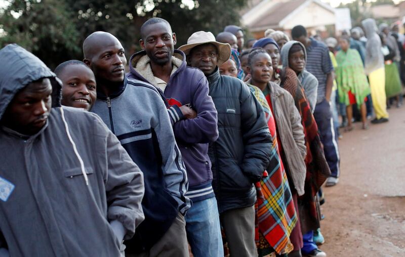 Zimbabwean voters queue to cast their ballots in the country's general elections in Harare, Zimbabwe. REUTERS / Mike Hutchings