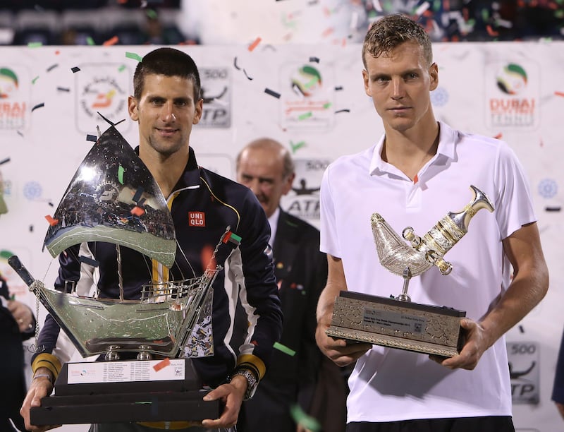 epa03607264 Winner Novak Djokovic(L) of Serbia and second placed  Tomas Berdych of Czech Republic holds their trophys after the end of Dubai Duty Free Tennis ATP Championships in Dubai, United Arab Emirates, 02 March 2013.  EPA/ALI HAIDER *** Local Caption ***  03607264.jpg