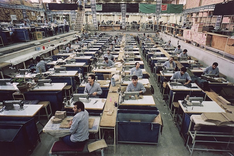 A general view of the Evin prison workshop in Tehran, Iran on July 31, 1989. (AP Photo/Greg English)