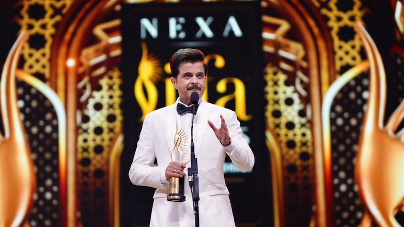 Anil Kapoor with his Best Supporting Actor (Male) award for his role in Jugjugg Jeeyo. Photo: IIFA