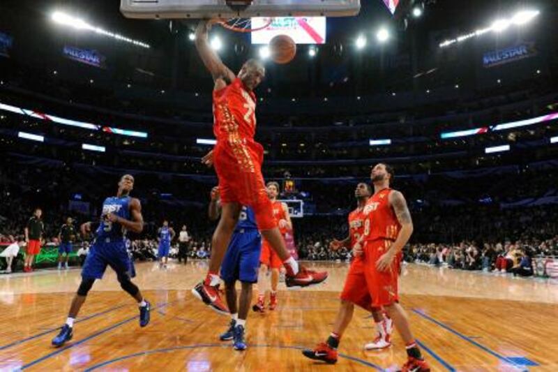 West All Star Kobe Bryant of the Los Angeles Lakers dunks during the NBA All-Star basketball game in Los Angeles, February 20, 2011.  REUTERS/Jeff Gross/Pool (UNITED STATES - Tags: SPORT BASKETBALL) *** Local Caption ***  LOA77_NBA-_0221_11.JPG