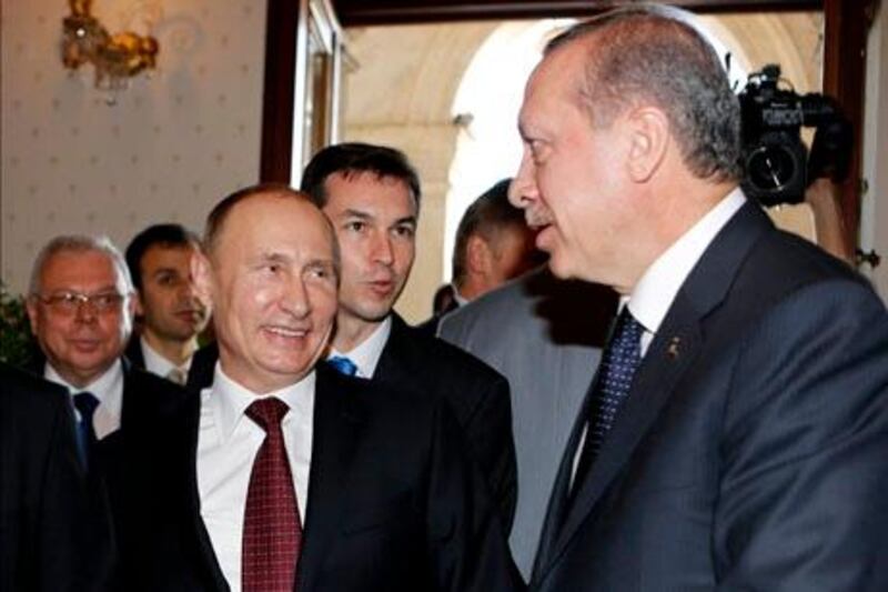 Russia's President Vladimir Putin (L) chats with Turkey's Prime Minister Tayyip Erdogan before their meeting in Istanbul December 3, 2012. REUTERS/Tolga Bozoglu/Pool (TURKEY  - Tags: POLITICS) *** Local Caption ***  IST05_TURKEY-RUSSIA_1203_11.JPG