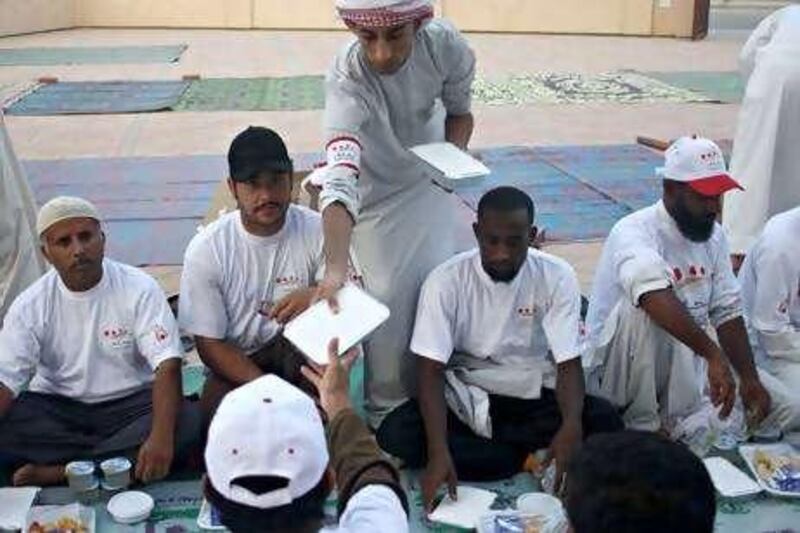 A voluteer from Takatof helps distribute Iftar meals in Umm Al Quwain.

Courtesy of Takatof