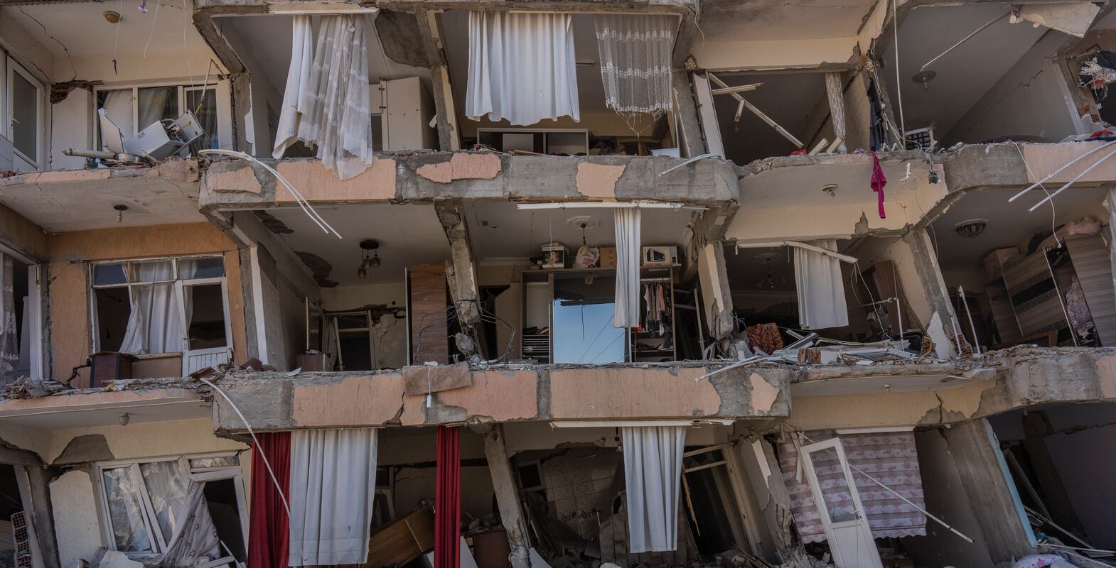 View of a building destroyed during the earthquakes in Antakya, southeastern Turkey, Wednesday, Feb.  15, 2023.  The earthquakes that killed more than 39,000 people in southern Turkey and northern Syria is producing more grieving and suffering along with extraordinary rescues and appeals for aid.  (AP Photo / Bernat Armangue)