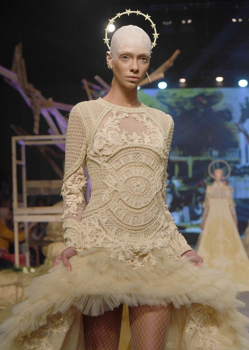 This headdress resembled a halo. Getty Images