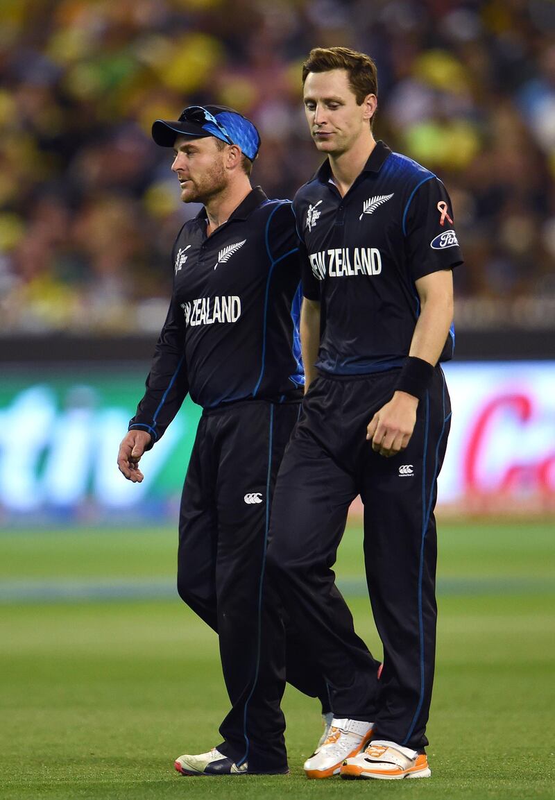 New Zealand captain Brendon McCullum (L) and bowler Matt Henry (L) react in the 2015 Cricket World Cup final against Australia in Melbourne on March 29, 2015.  AFP PHOTO / William WEST   --IMAGE RESTRICTED TO EDITORIAL USE - STRICTLY NO COMMERCIAL US (Photo by WILLIAM WEST / AFP)