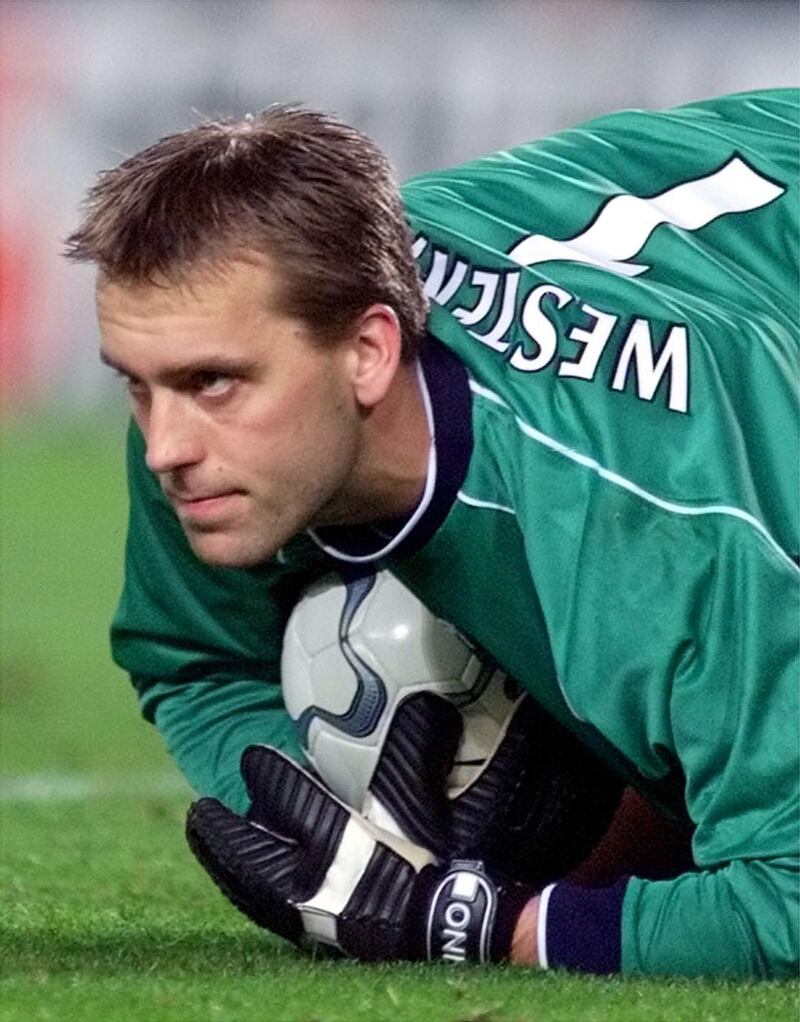 Liverpool's Dutch goalkeeper Sander Westerveld bholds the ball during their UEFA Cup semifinal first leg soccer match against Barcelona in the Barcelona Nou Camp stadium April 5, 2001. The match ended in a 0-0 draw.

GN/CRB