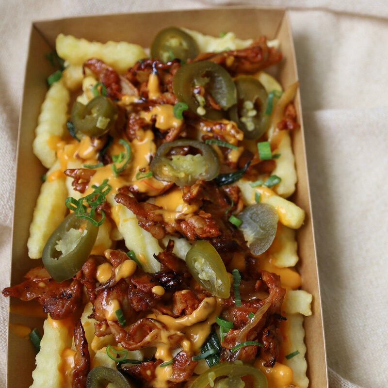 Spicy fries with chicken and cheese