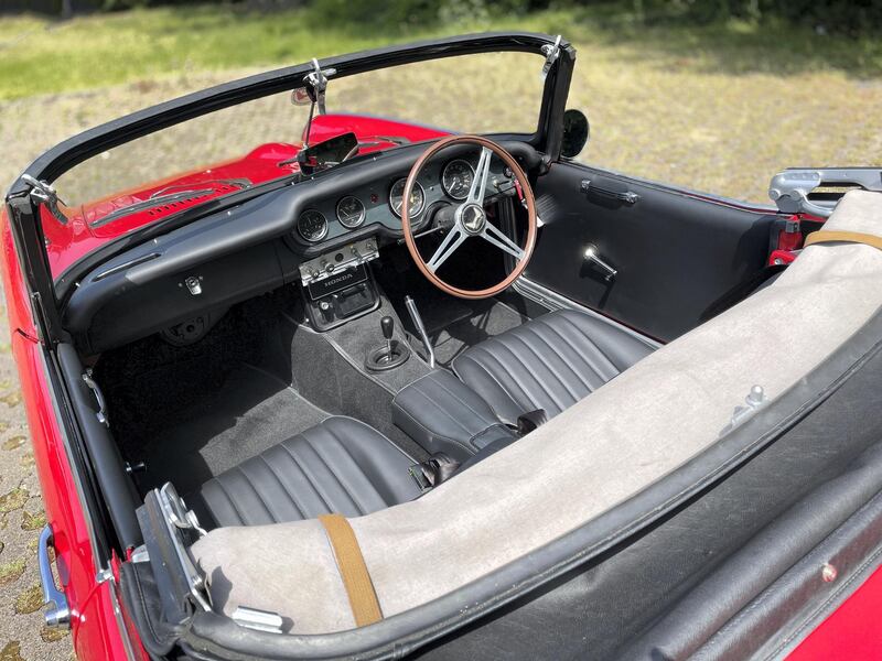 The Honda S800 is just 1.2 metres tall, 1.4 metres wide and 3.3 metres long 