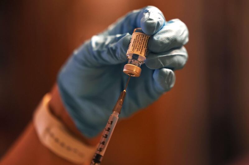 NEW YORK, NEW YORK - APRIL 07: Zenobia Brown, MD, of the Northwell Health house calls program prepares a dose of the Johnson & Johnson coronavirus (COVID-19) vaccine in the Astoria neighborhood of Queens borough on April 07, 2021 in New York City. NYC continues to have a 6.55 percent coronavirus (COVID-19) cases on a seven-day rolling average as the city continues to ramp up vaccinations. The city last week set a record of 524,520 coronavirus (COVID-19) vaccinations.   Michael M. Santiago/Getty Images/AFP
== FOR NEWSPAPERS, INTERNET, TELCOS & TELEVISION USE ONLY ==
