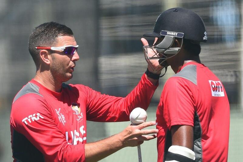 Paul Franks speaks with Amjad Javed. (AFP)