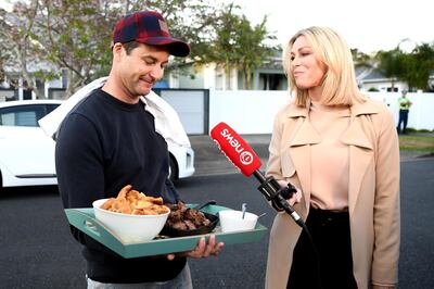 AUCKLAND, NEW ZEALAND - OCTOBER 17: New Zealand Labour Party leader Jacinda Ardern's partner Clarke Gayford delivers home cooked food to the media waiting outside their house on October 17, 2020 in Auckland, New Zealand. The 2020 New Zealand General Election was originally due to be held on Saturday 19 September but was delayed due to the re-emergence of COVID-19 in the community. (Photo by Hannah Peters/Getty Images)