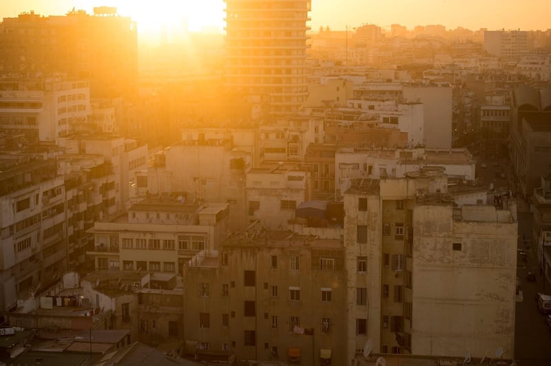 A picture taken at sunset on February 15, 2016 shows the rooftops of old buldings in central Casablanca where poor locals have built shanty homes. - These squats on the rooftops of houses in the old part of Casablanca are a symbol of the housing crisis which has hit the biggest city in Morocco. (Photo by FADEL SENNA / AFP)