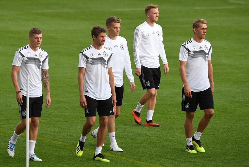 (L-R) Germany's midfielder Toni Kroos, midfielder Thomas Mueller, defender Matthias Ginter, midfielder Marco Reus and midfielder Nils Petersen take part in the training session of the German national football team in Munich, southern Germany, on September 4, 2018. - Germany will play in the UEFA Nations League against the France in Munich, southern Germany, on September 6, 2018. (Photo by Christof STACHE / AFP)