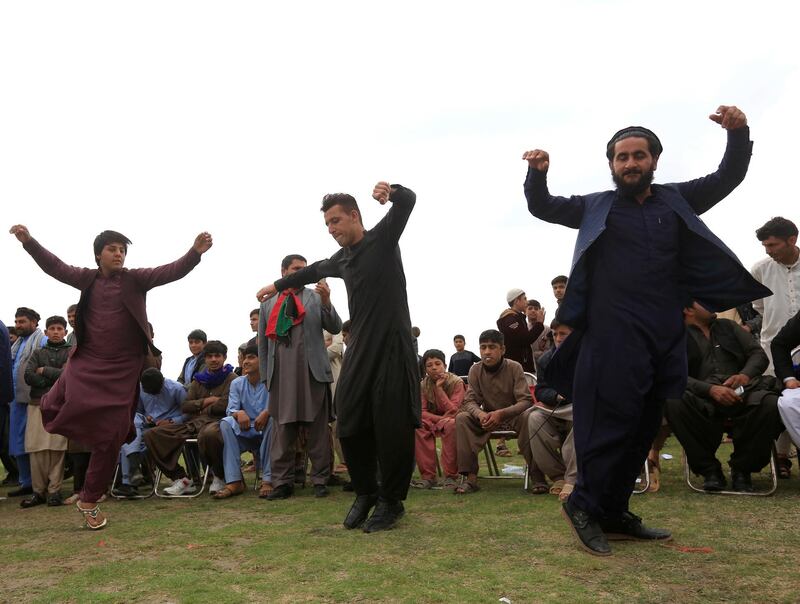 Afghan youth and peace activists gather as they celebrate the reduction in violence, in Jalalabad, Afghanistan February 28, 2020.REUTERS/Parwiz