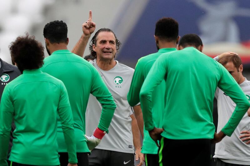 Soccer Football - World Cup - Saudi Arabia Training- Volgograd Arena, Volgograd, Russia - June 24, 2018   Saudi Arabia coach Juan Antonio Pizzi during training   REUTERS/Ueslei Marcelino