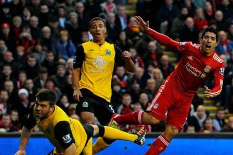 Liverpool's Uruguayan striker Luis Suarez (R) watches his shot during the English Premier League football match between Liverpool and Blackburn Rovers at Anfield in Liverpool, north-west England on December 26, 2011. AFP PHOTO/PAUL ELLIS

RESTRICTED TO EDITORIAL USE. No use with unauthorized audio, video, data, fixture lists, club/league logos or “live” services. Online in-match use limited to 45 images, no video emulation. No use in betting, games or single club/league/player publications.
 *** Local Caption ***  537886-01-08.jpg