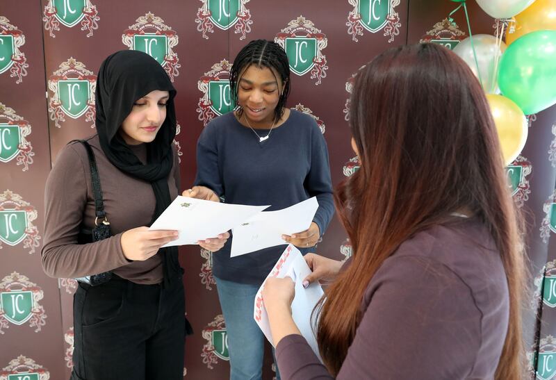 Pupils open their results 