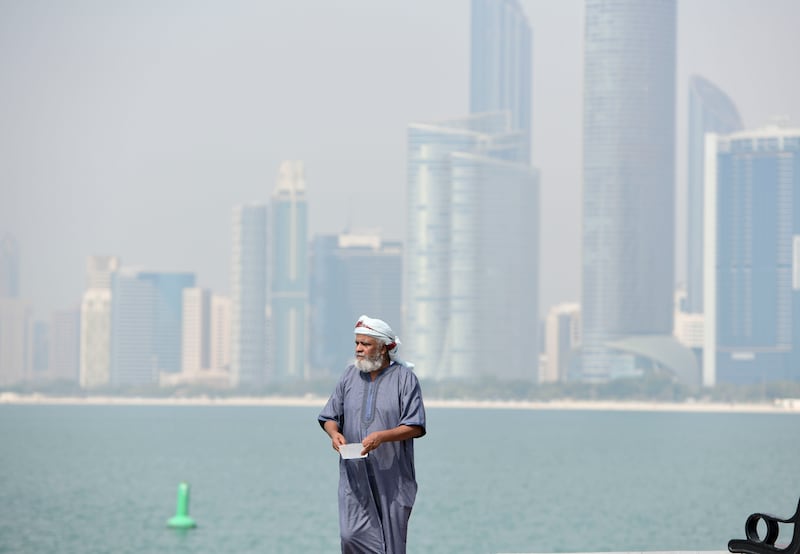 Soaring temperatures creating a haze in Abu Dhabi. Khushnum Bhandari / The National

