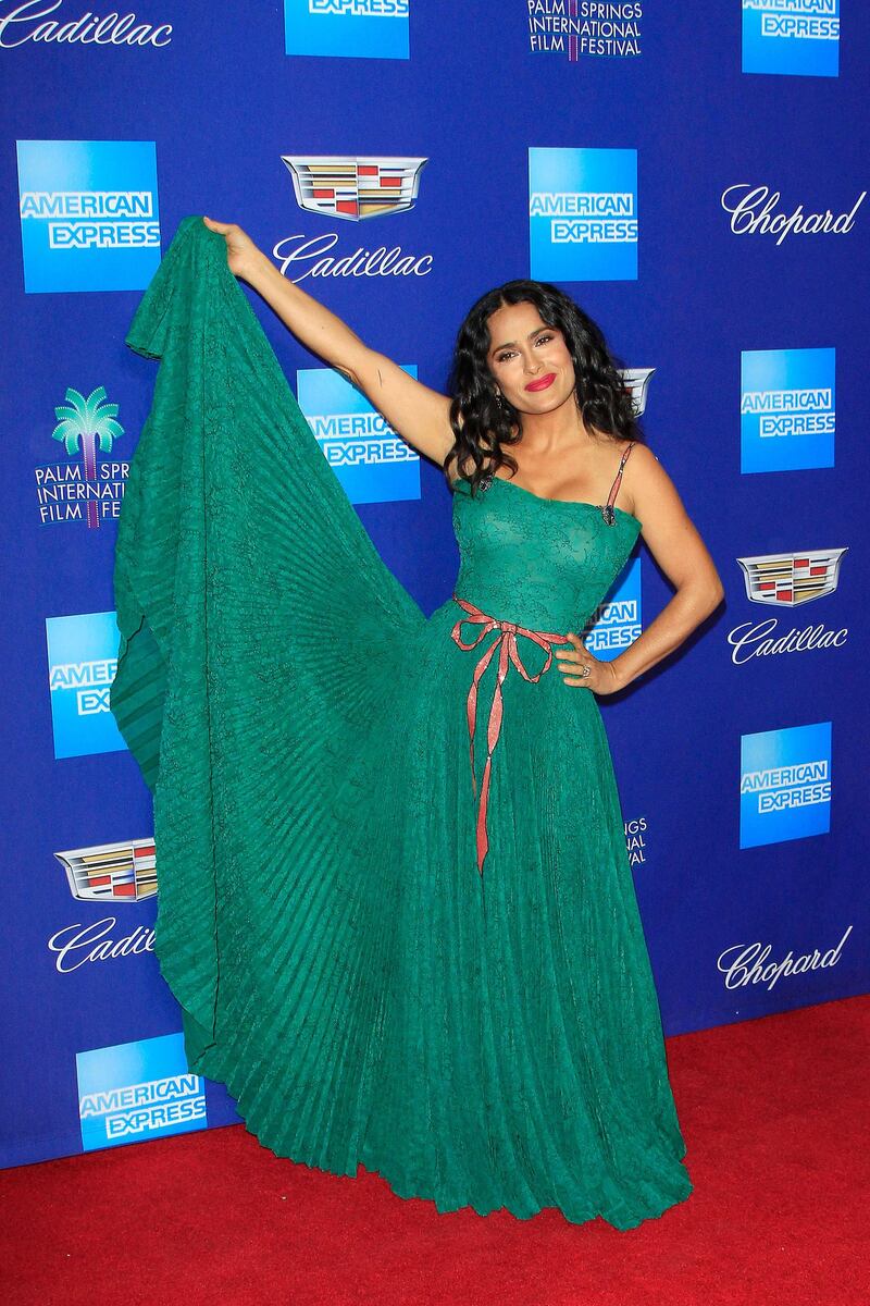 epa06414074 US-Mexican actress Salma Hayek arrives for the 29th Palm Springs International Film Festival in Palm Springs, California, USA, 02 January 2018. The Palm Springs International Film Festival honors actors in eleven categories at its awards gala.  EPA-EFE/NINA PROMMER