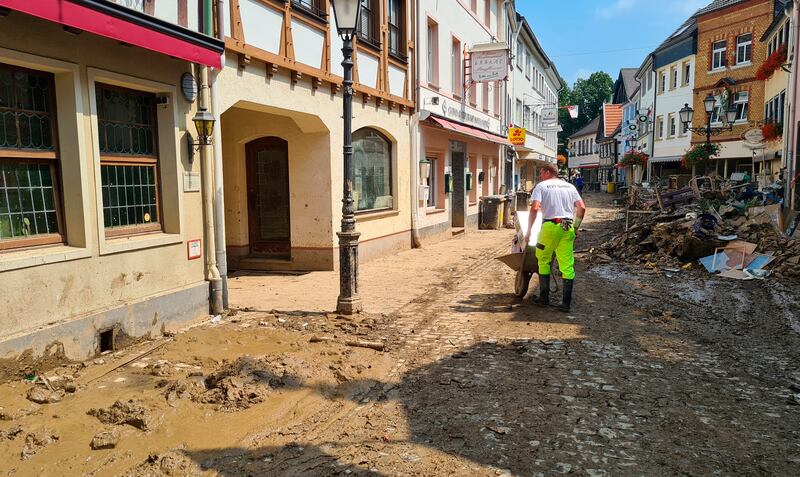 Clearing up in the aftermath of the floods in Ahrweiler.