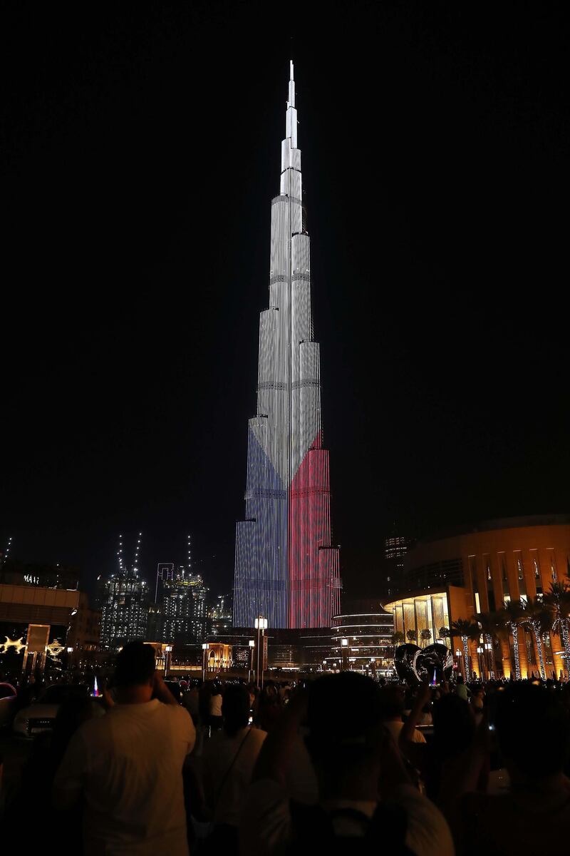 DUBAI ,  UNITED ARAB EMIRATES , JUNE 12 – 2019 :- People gathered to see Burj Khalifa which will be displaying a projection of the Philippines flag for the first time ever in commemoration of Philippines National Day at Dubai Mall in Dubai. ( Pawan Singh / The National ) For News