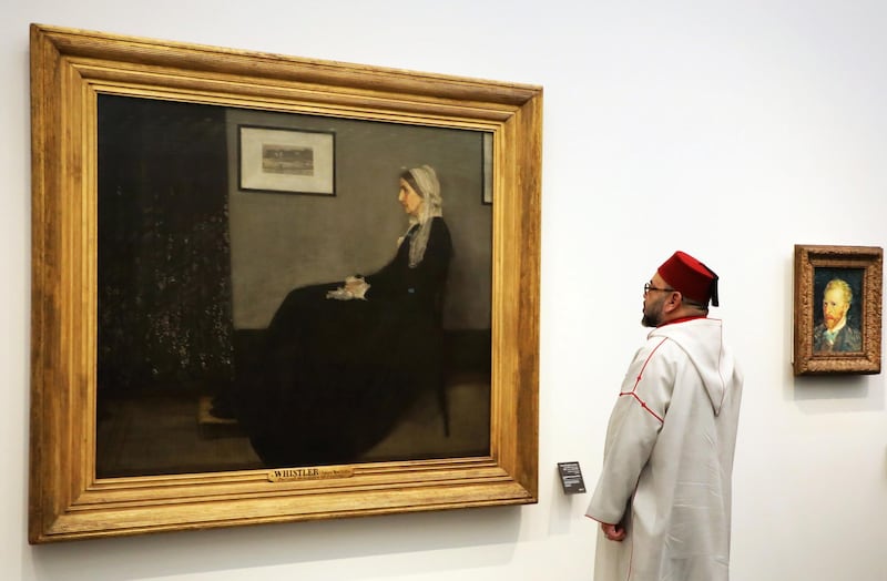 Moroccan King Mohammed VI looks at a painting titled "Whistler's Mother" by James Abbott McNeill Whistler (1871) as he visits the Louvre Abu Dhabi Museum during its inauguration on November 8, 2017 on Saadiyat island in the Emirati capital. (Photo by ludovic MARIN / AFP) / RESTRICTED TO EDITORIAL USE - MANDATORY MENTION OF THE ARTIST UPON PUBLICATION - TO ILLUSTRATE THE EVENT AS SPECIFIED IN THE CAPTION