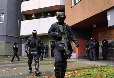 BERLIN, GERMANY - NOVEMBER 17: Heavily-armed police stand outside an apartment building in Kreuzberg district during raids in which police arrested three suspects in connection with last year's spectacular robbery in the Gruenes Gewoelbe museum in Dresden on November 17, 2020 in Berlin, Germany. An additional two suspects are still being sought by police. All five suspects are members of the Remmo family, a Berlin-based clan that has been the focus of multiple police investigations in the past. On November 25, 2019, thieves entered the Gruenes Gewoelbe museum and stole a wide variety of priceless jewels. (Photo by Sean Gallup/Getty Images)