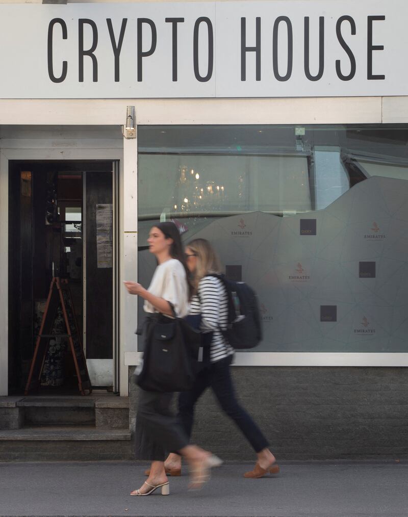 Women walk past the Crypto House ahead of the World Economic Forum (WEF) in Davos, Switzerland, May 22, 2022.  Picture taken May 22, 2022.  REUTERS / Arnd Wiegmann