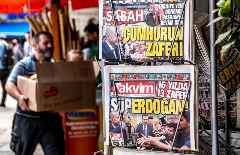 epa06839181 A man passes a stand displaying Turkish newspapers in Istanbul, Turkey, 25 June 2018.  Some 56.3 million registered citizens voted in snap presidential and parliamentary elections to elect 600 lawmakers and the country's president, the first election since the Turkish people in a referendum in April 2017 voted to change the country's system from a parliamentary to a presidential republic.  EPA/SRDJAN SUKI