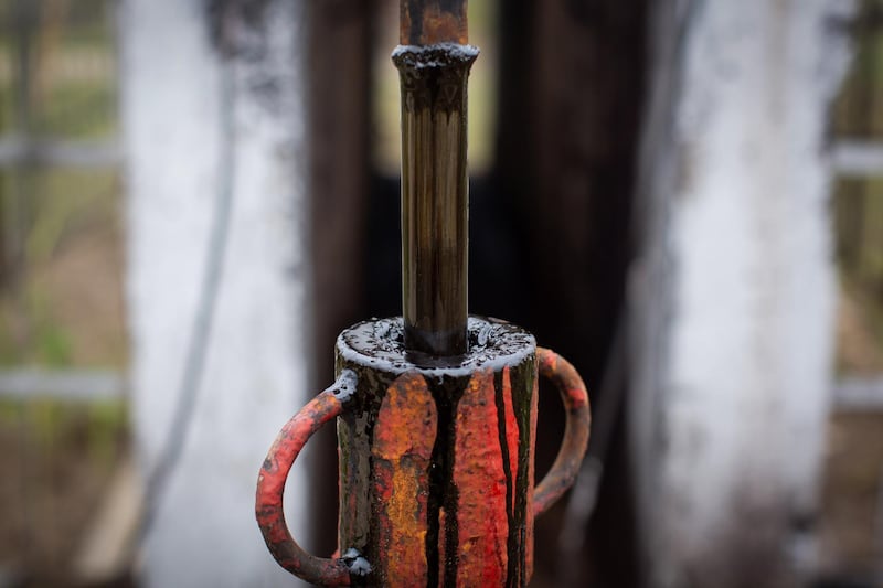 Oil sits on the shaft of a pumping jack, also known as "nodding donkey", as it operates in an oilfield near Almetyevsk, Russia, on Sunday, Aug. 16, 2020. Oil fell below $42 a barrel in New York at the start of a week that will see OPEC+ gather to assess its supply deal as countries struggle to contain the virus that’s hurt economies and fuel demand globally. Photographer: Andrey Rudakov/Bloomberg